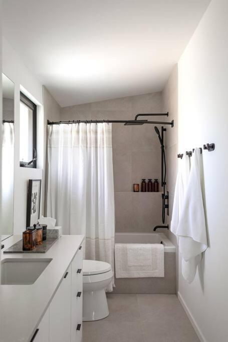 Casa Bramble Luxury 2Bed Suite Near Uofa Hospital Эдмонтон Экстерьер фото