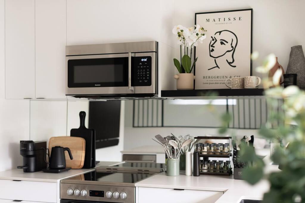 Casa Bramble Luxury 2Bed Suite Near Uofa Hospital Эдмонтон Экстерьер фото