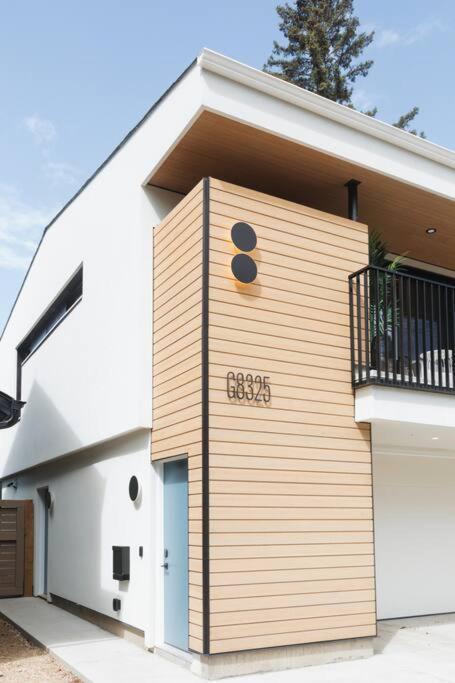 Casa Bramble Luxury 2Bed Suite Near Uofa Hospital Эдмонтон Экстерьер фото