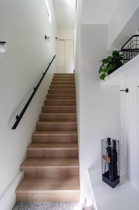 Casa Bramble Luxury 2Bed Suite Near Uofa Hospital Эдмонтон Экстерьер фото