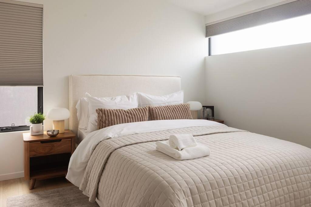 Casa Bramble Luxury 2Bed Suite Near Uofa Hospital Эдмонтон Экстерьер фото