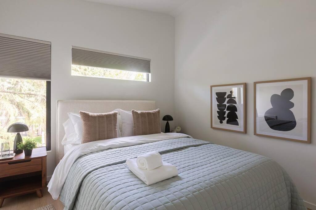 Casa Bramble Luxury 2Bed Suite Near Uofa Hospital Эдмонтон Экстерьер фото