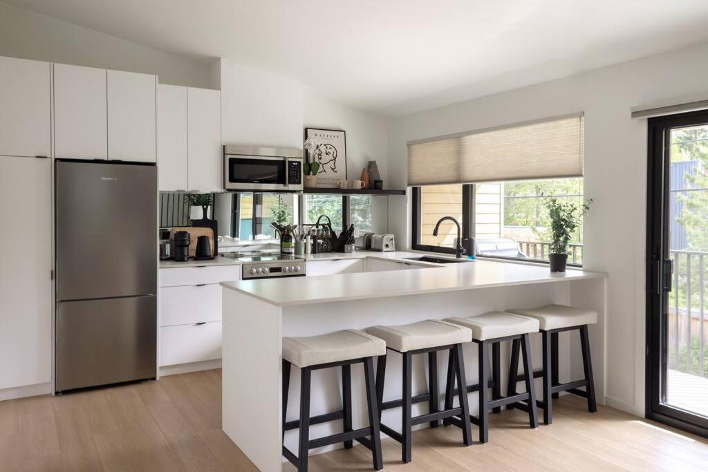 Casa Bramble Luxury 2Bed Suite Near Uofa Hospital Эдмонтон Экстерьер фото