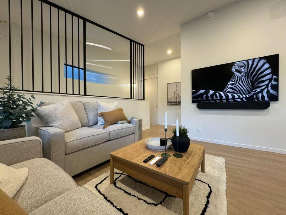 Casa Bramble Luxury 2Bed Suite Near Uofa Hospital Эдмонтон Экстерьер фото
